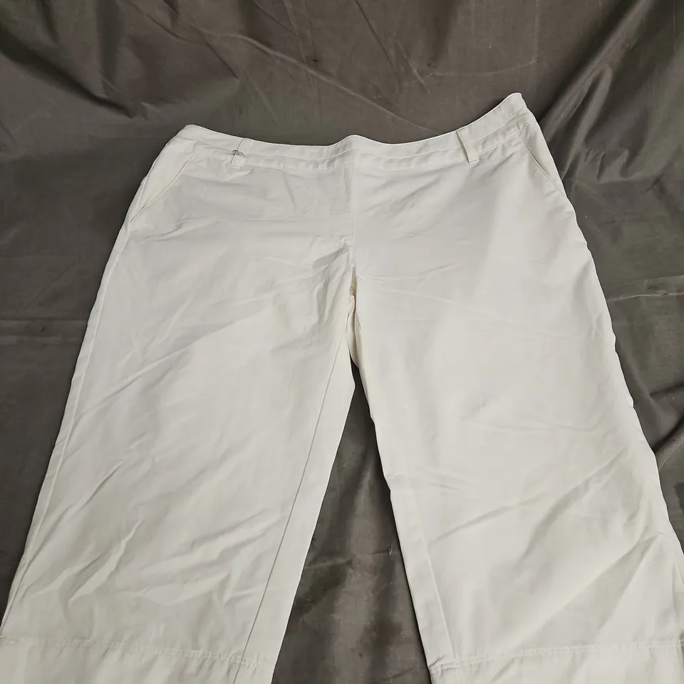 CALVIN KLEIN GOLF CROPPED TROUSERS IN WHITE SIZE 18