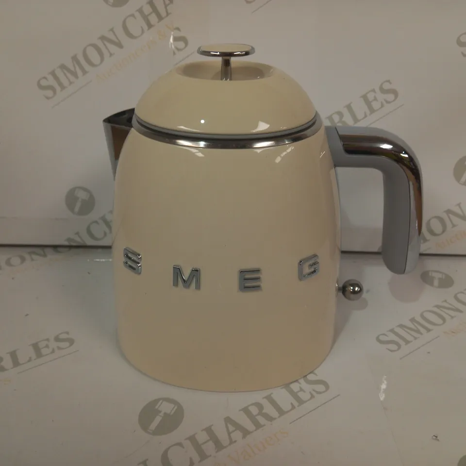 SMEG KETTLE