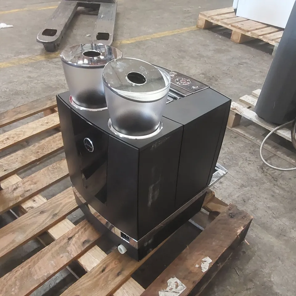 JURA GIGA COMMERCIAL COFFEE MACHINE