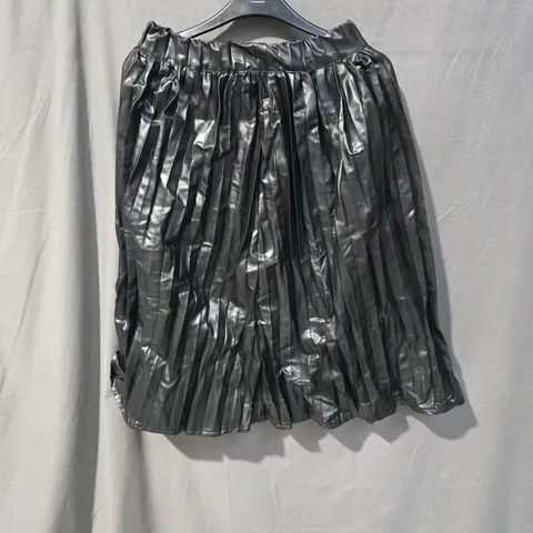 BOX OF APPROXIMATELY 25 CLOTHING ITEMS INCLUDING: BLACK SKIRT, BLUE ASOS JEANS AND BROWN NEXT BARREL LEG PANTS