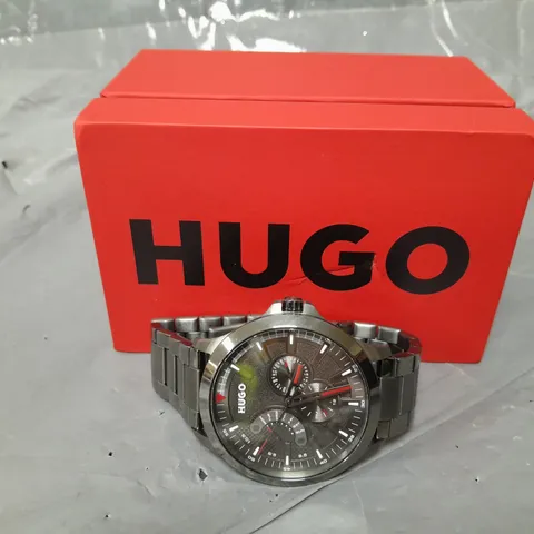 BOXED HUGO GENTS LEAP GREY IP BRACELET WATCH