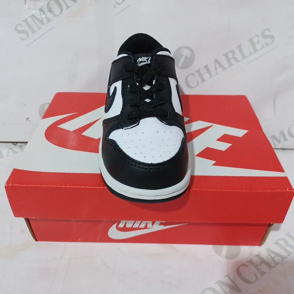 BOXED PAIR OF NIKE DUNK LOW KIDS SHOES IN BLACK/WHITE UK SIZE 7.5