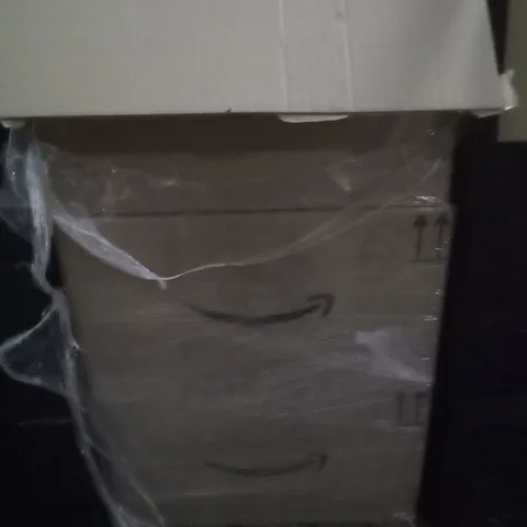 PALLET OF ASSORTED ITEMS INCLUDING DOOR LOCKS , LIGHTING , KITCHEN DOOR KNOBS , ETC