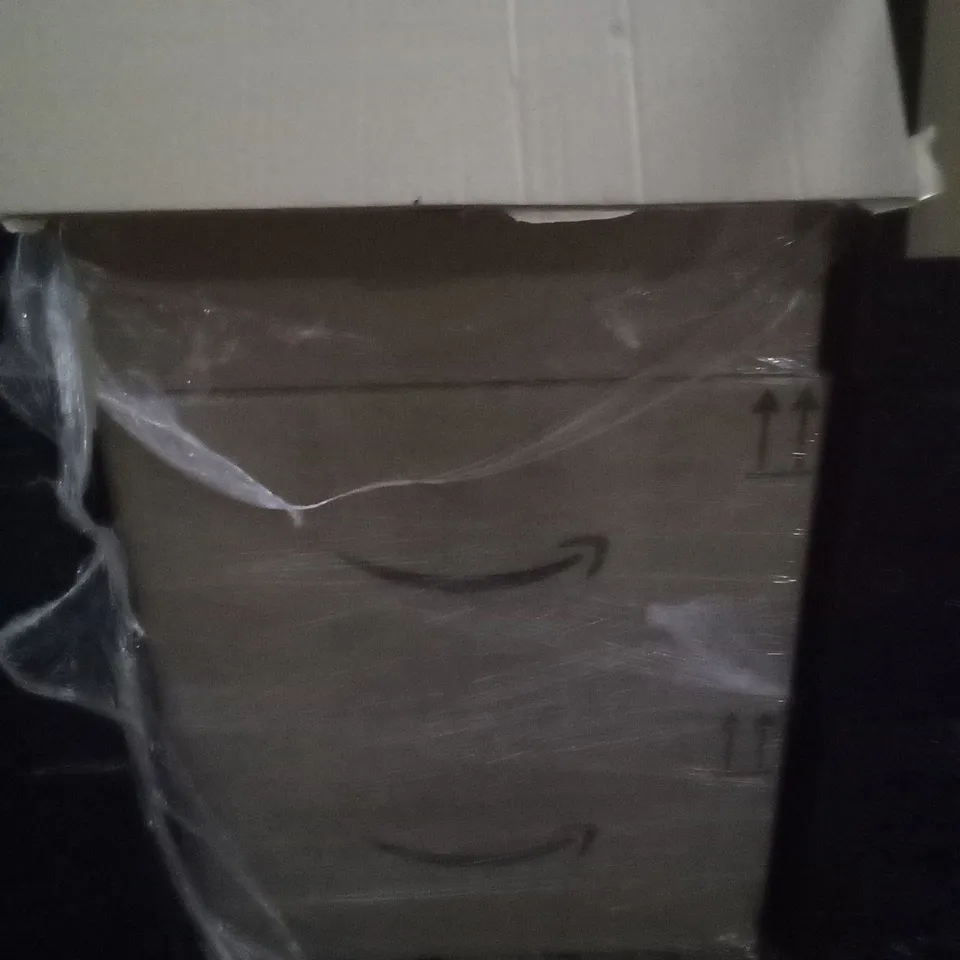 PALLET OF ASSORTED ITEMS INCLUDING DOOR LOCKS ,  LIGHTING , KITCHEN DOOR KNOBS , ETC 