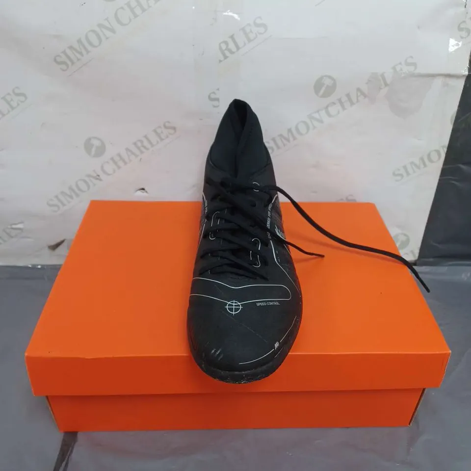 BOXED NIKE FOOTBALL MENS SPEED CONTROL RUNNING SHOES BLACK SIZE UK 9
