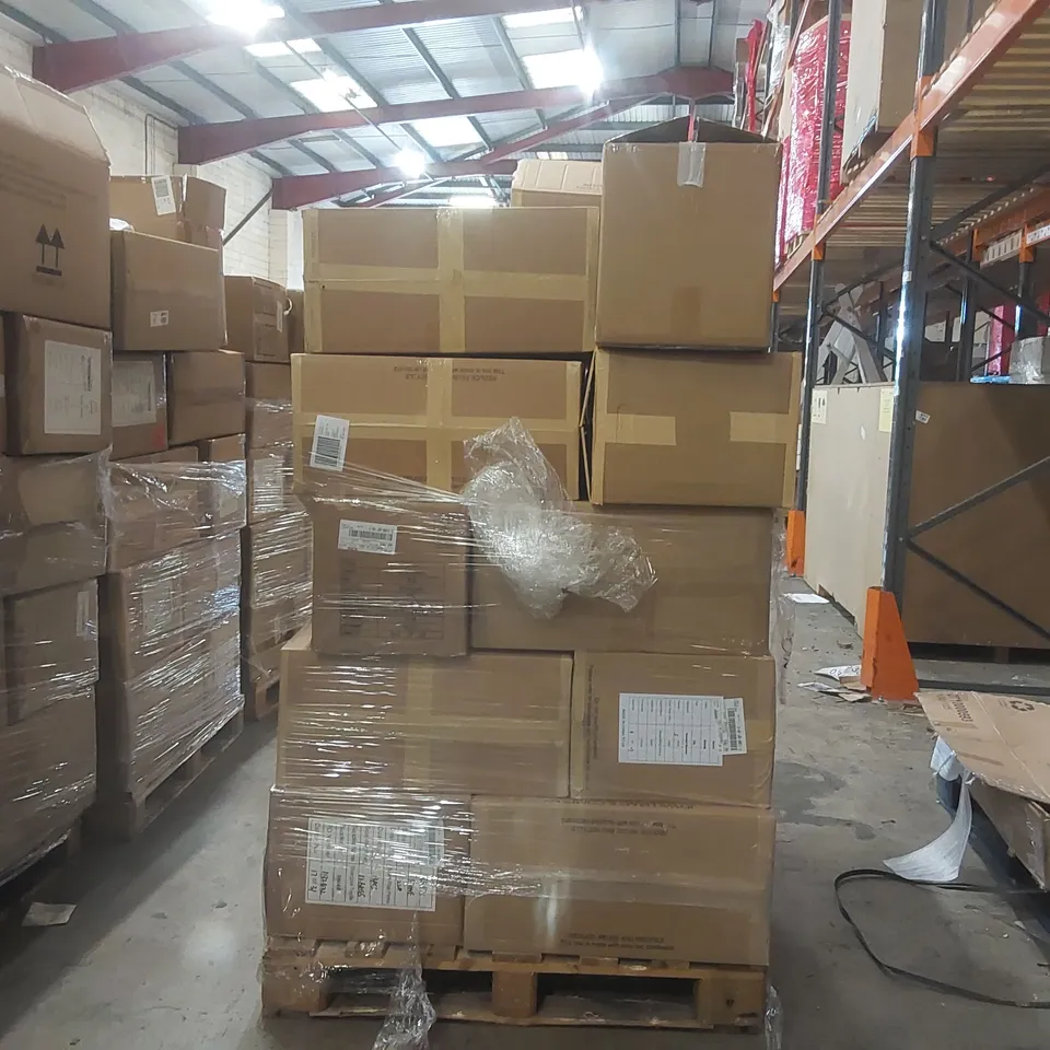 PALLET CONTAINING APPROXIMATELY 150x BRAND NEW ASSORTED DESIGNER CLOTHING ITEMS INCLUDING: SIMPLY BE JACKETS AND SHOES ECT