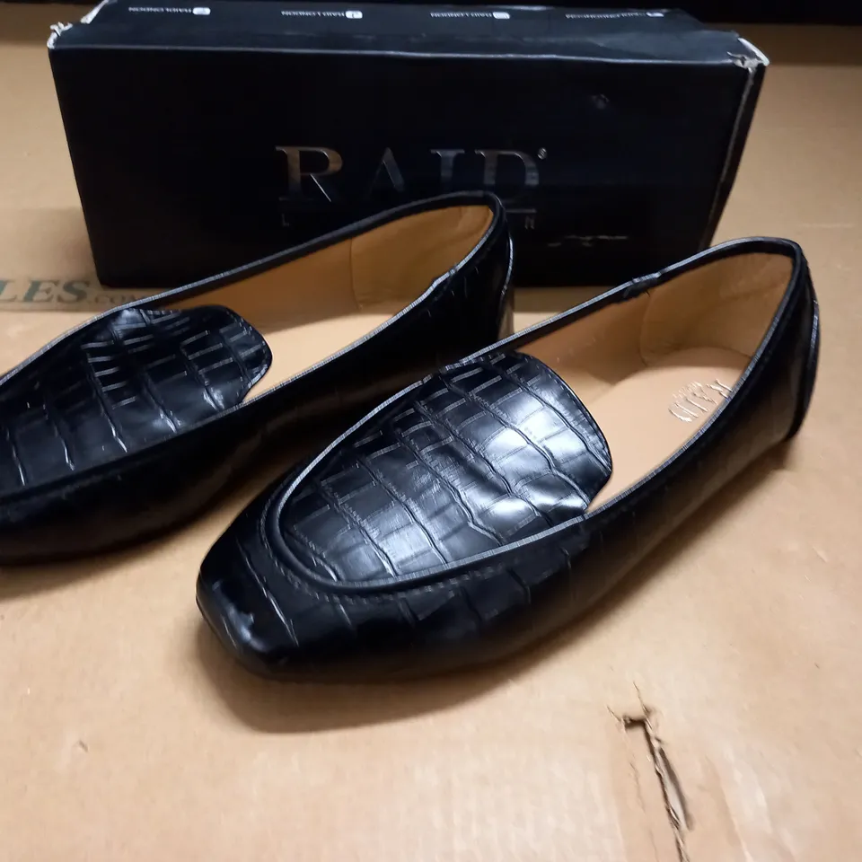 PAIR OF RAID WIDE FIT ELINA SQUARE TOE FLAT SHOES IN BLACK - UK 5