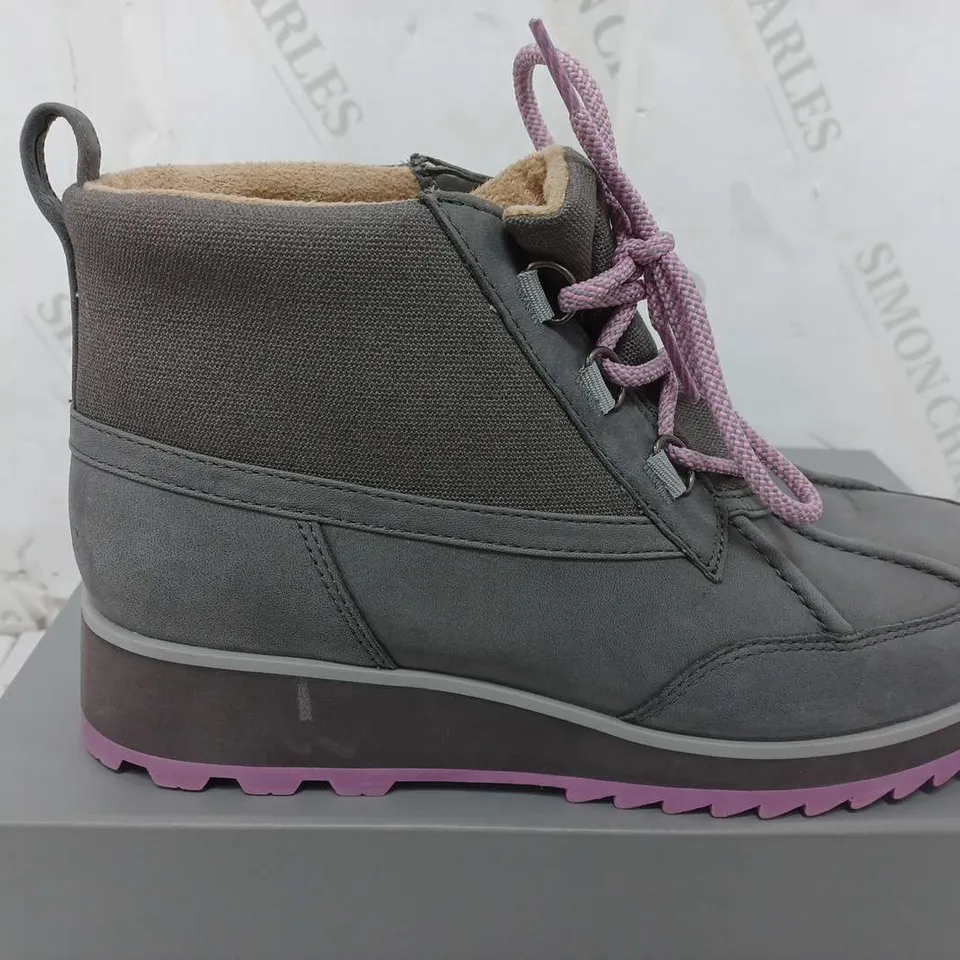 VIONIC NOLAN WATERPROOF BOOT GREY/PINK SIZE 7 - BOXED 