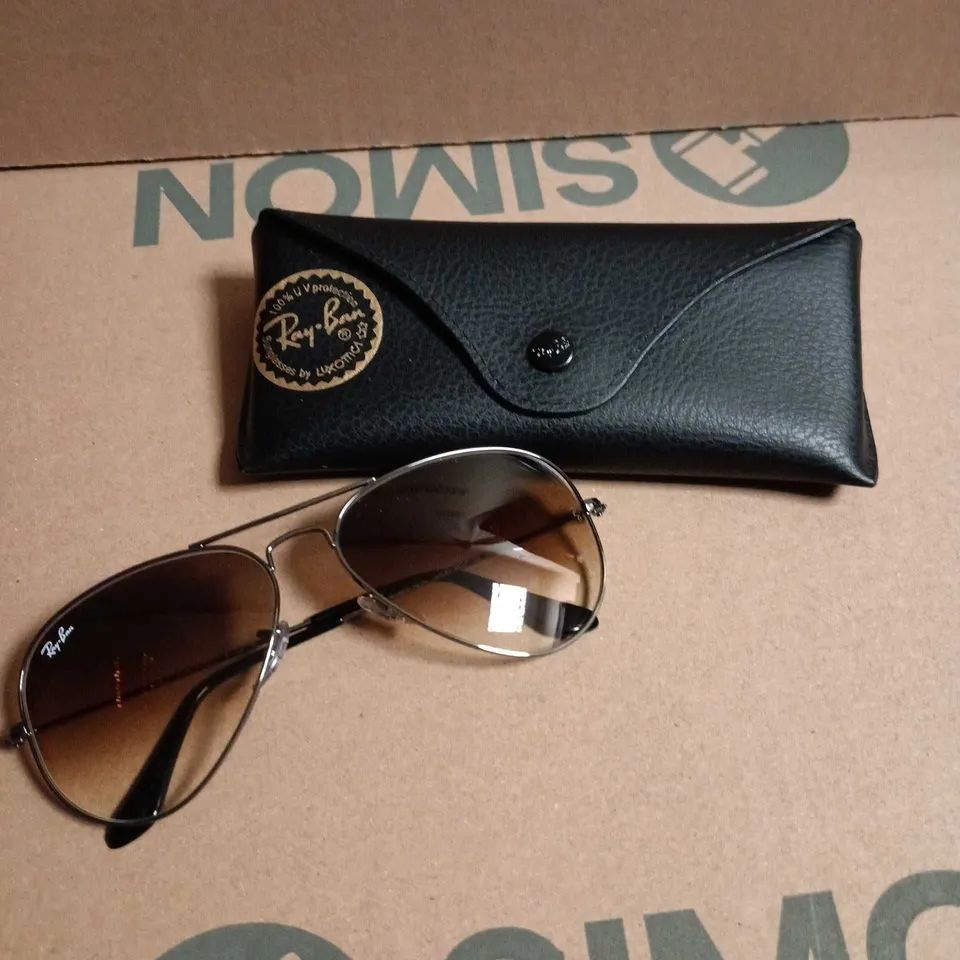 RAY-BAN AVIATOR SUNGLASSES 