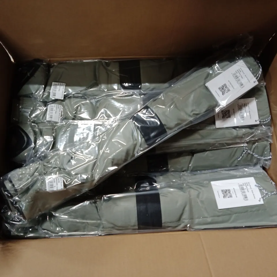 BOX OF APPROXIMATELY 30 X BRAND NEW BRASS MONKEY DIP MATS - SAGE // SIZE: S