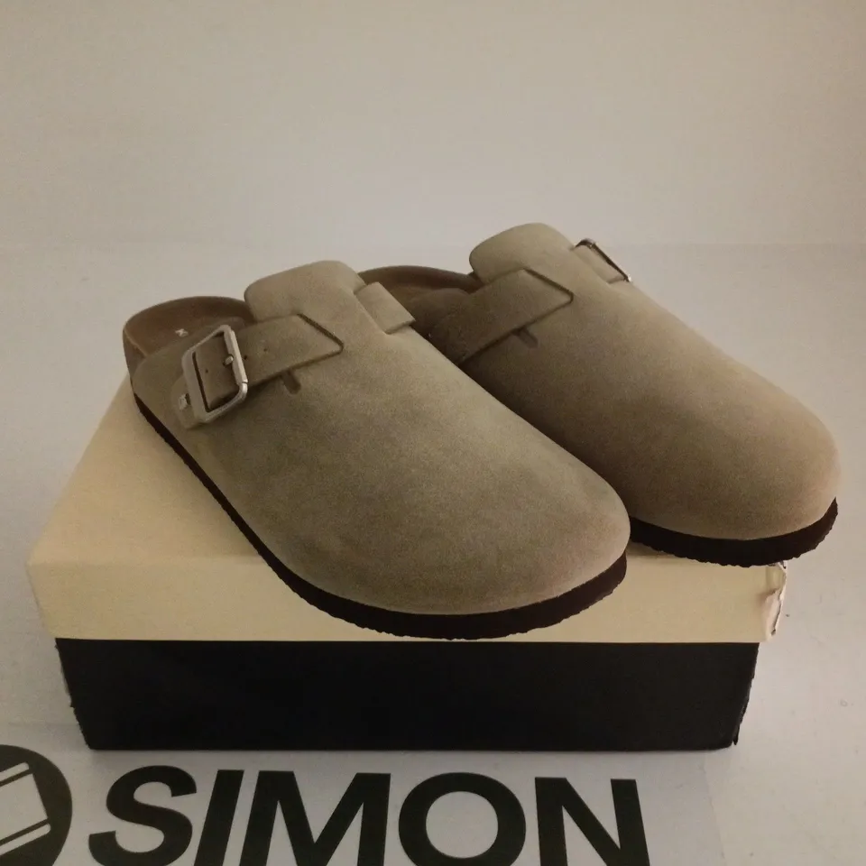 KURT GEIGER TAUPE FLATS SIZE 40 BOXED