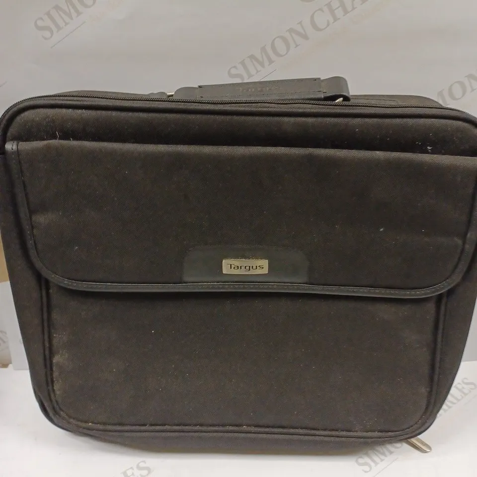 BOX OF 7 ASSORTED LAPTOP CARRY BAGS TO INCLUDE DELL, TARGUS, MANHATTAN ETC 