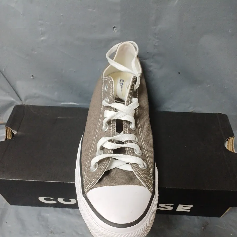 BOXED PAIR OF CONVERSE CHUCK TRAINERS - UK SIZE 8.5
