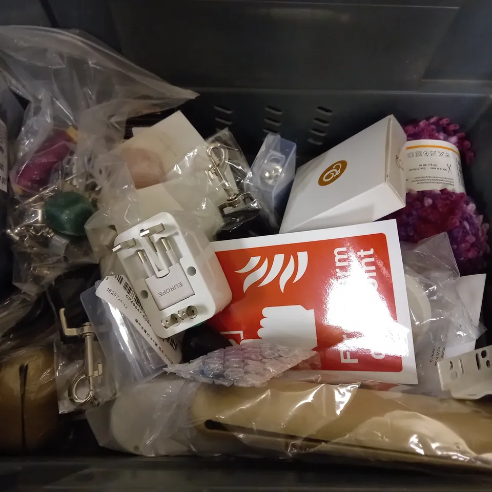 BOX OF APPROX 10 HOUSEHOLD ITEMS TO INCLUDE TALKING BUTTON CLOCK, EGG TIMER AND GUITAR STRINGS