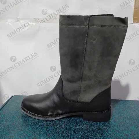 BOXED EMU EXPLORER BOOTS, BLACK/CHARCOAL - SIZE 7