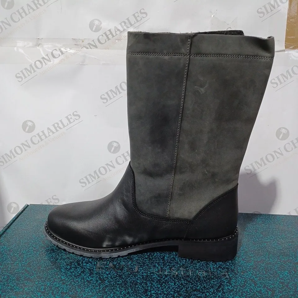 BOXED EMU EXPLORER BOOTS, BLACK/CHARCOAL - SIZE 7