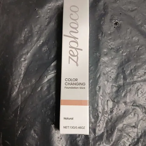 APPROXIMATELY 40 COLOUR CHANGING FOUNDATION STICKS