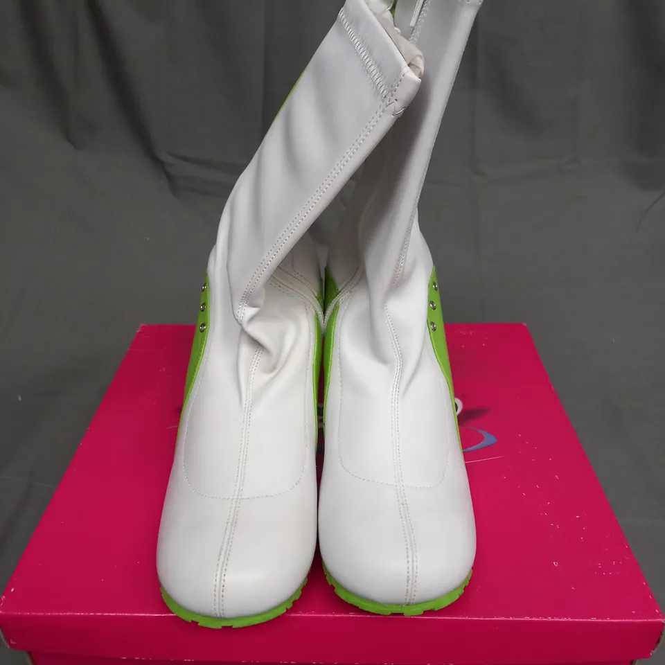 BOXED BAMBOO LEATHER BALLER HIGH HEEL SHOES IN GREEN AND WHITE SIZE 8