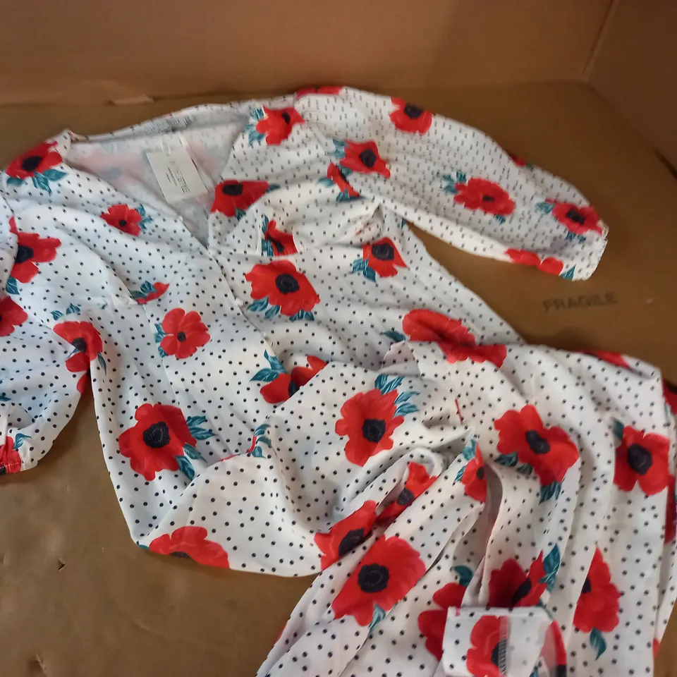 IN THE STYLE WHITE POPPY PRINT TEA DRESS - UK 16