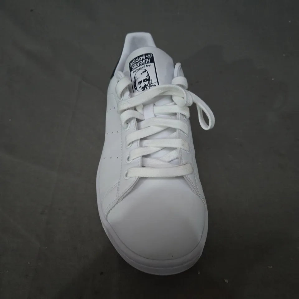 BOXED PAIR OF ADIDAS STAN SMITH SHOES IN WHITE/BLACK UK SIZE 8