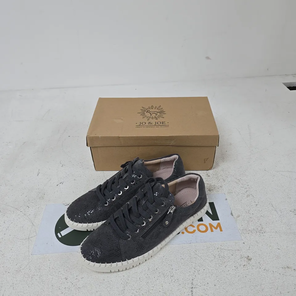 JO & JOE PORTO GREY SNEAKERS – UK SIZE 7
