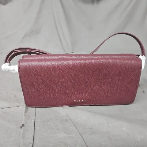 TED BAKER MAROON LEATHER HAND BAG WITH LINEN CARRY BAG