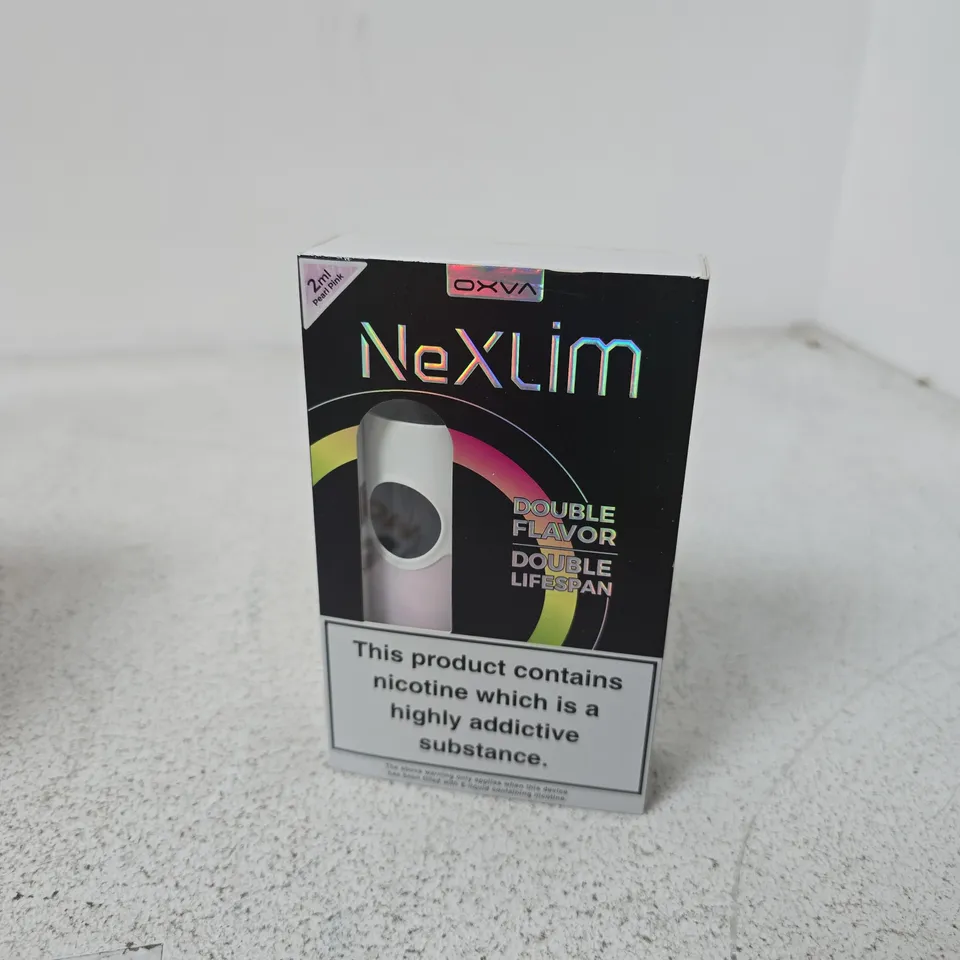 APPROXIMATELY 25 ASSORTED E-CIG PRODUCTS AND ACCESSORIES TO INCLUDE GEEK VAPE AND OXVA