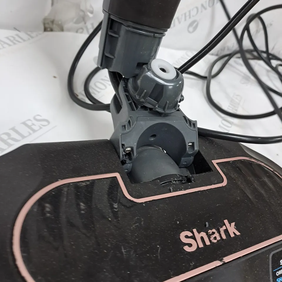 SHARK STEAM SCRUBBER WITH STEAM BLAST S7201