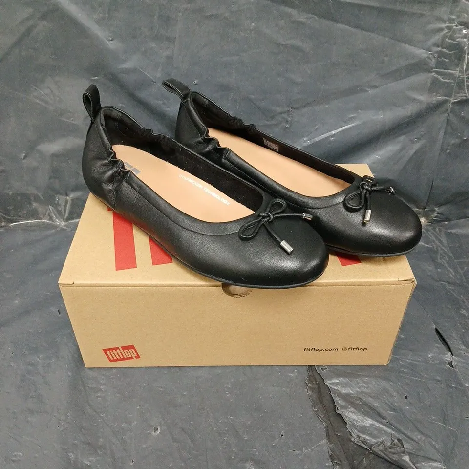 BOXED FITFLOP ALLEGRO BOW LEATHER SHOES IN BLACK - 6