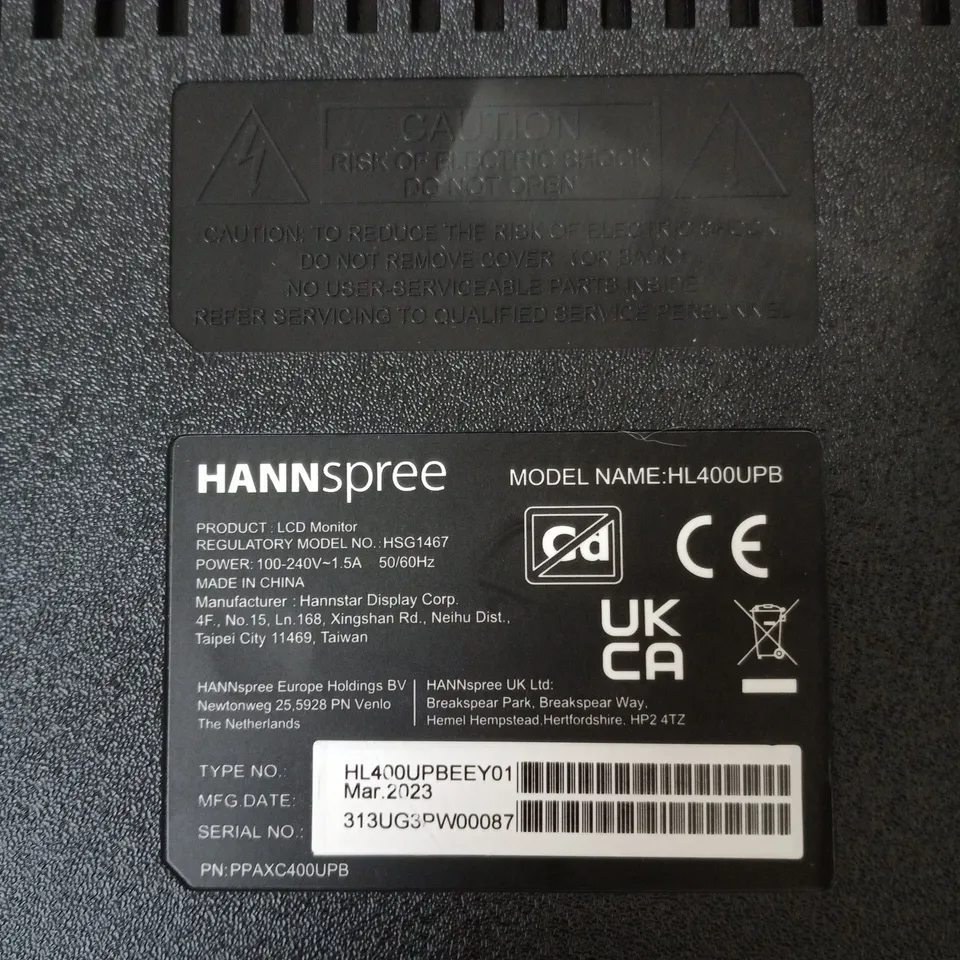 HANNSPREE HL400UPB 40IN LCD MONITOR – CRACKED SCREEN (DAMAGED) WITH REMOTE & POWER CABLE