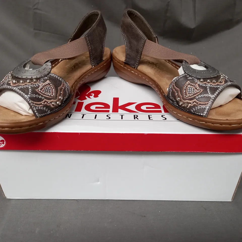 BOXED PAIR OF RIEKER OPEN TOE SANDALS IN GREY W. JEWEL EFFECT EU SIZE 37