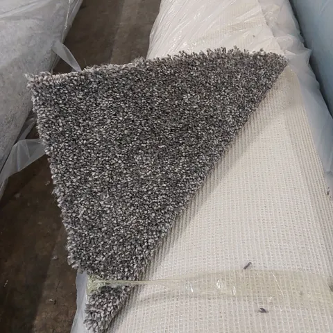 ROLL OF QUALITY THE NOBLE SAXON AB CARPET // SIZE: APPROX 4 X 6m