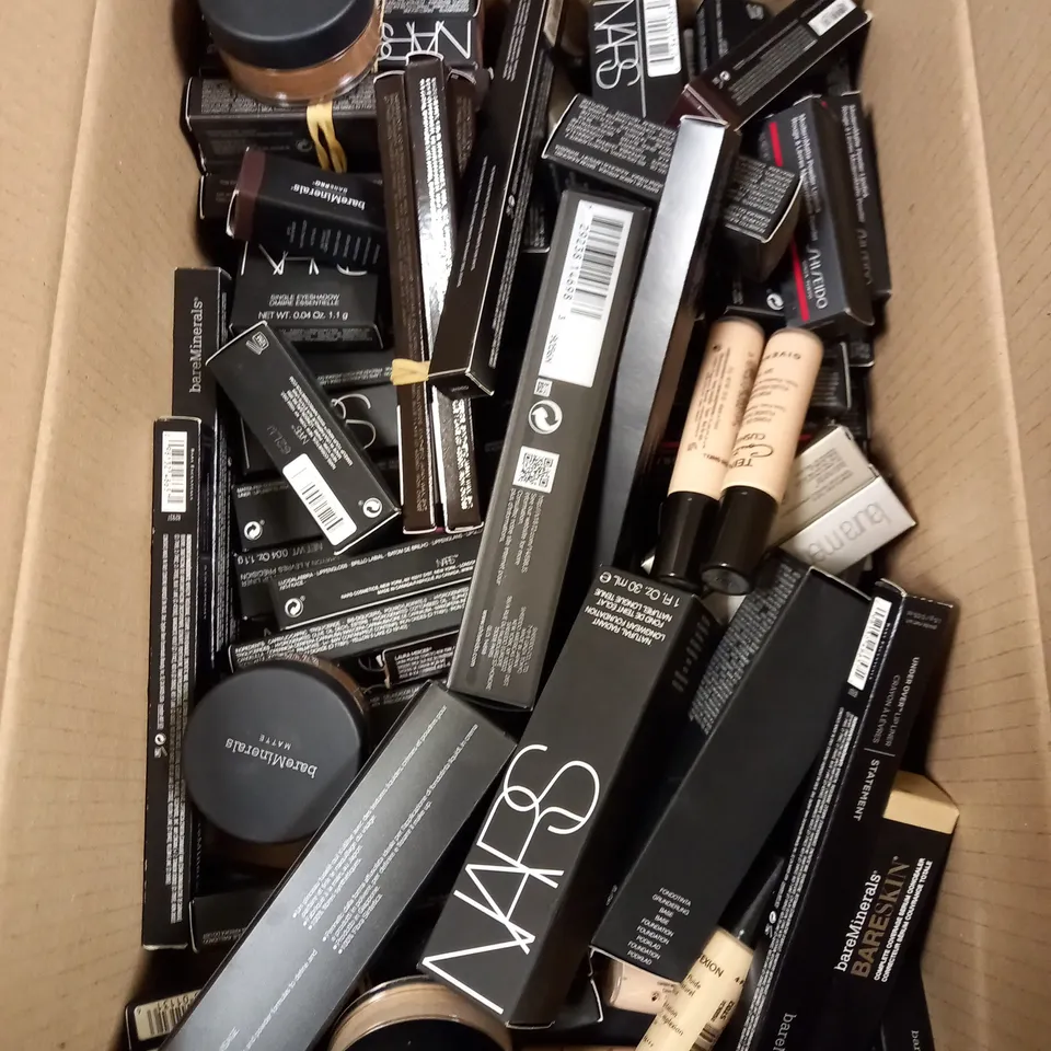 BOX OF APPROXIMATELY 50 ASSORTED MAKE-UP PRODUCTS TO INCLUDE NARS FOUNDATION, BARE MINERALS MATTE FOUNDATION, BARE MINERALS LIP LINER ETC 