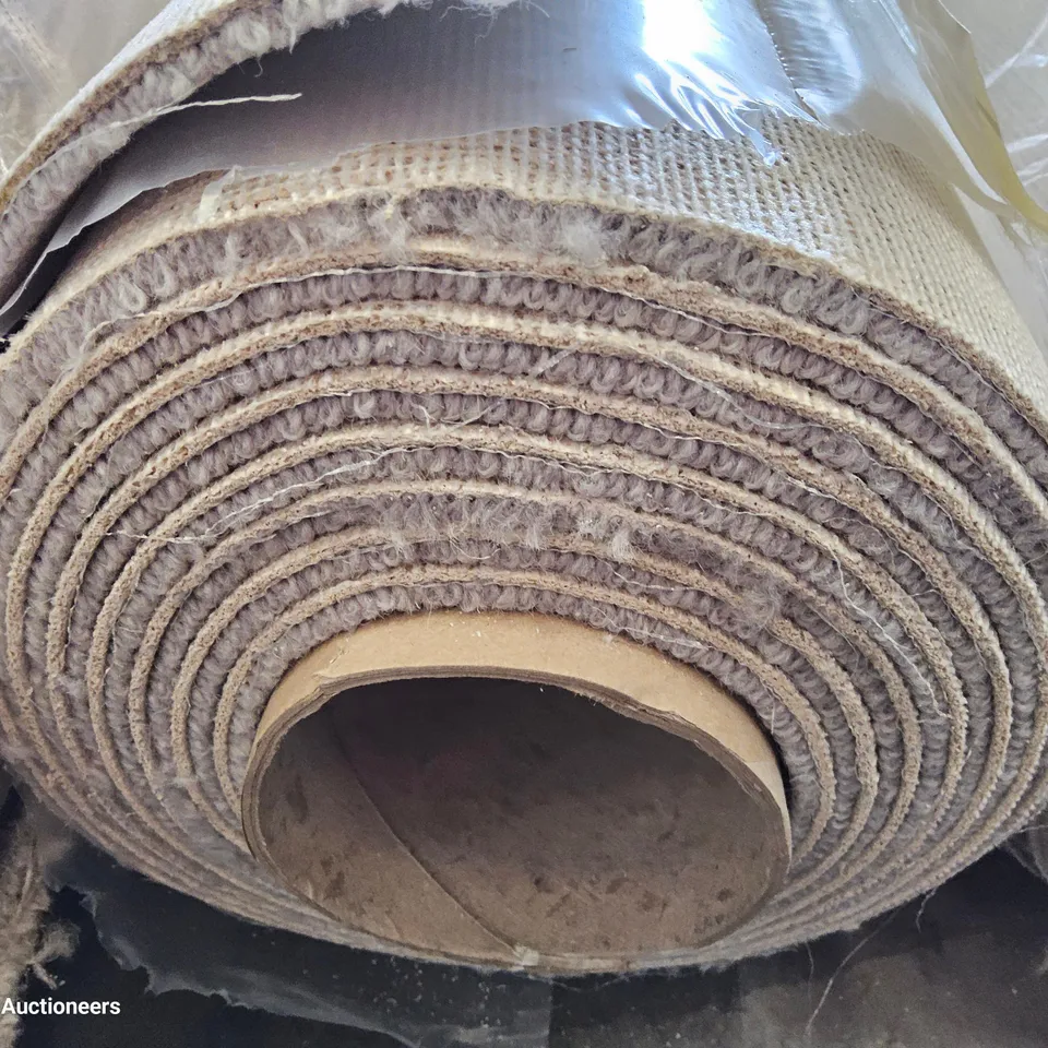 ROLL OF QUALITY TUDOR CO-ORDINATES DRIZZEL  CARPET APPROXIMATELY 4M × 3M