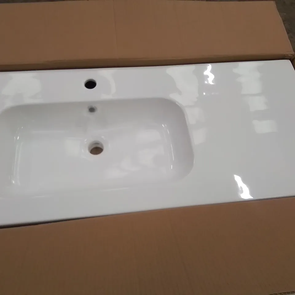 BOXED AS NEW CALYPSO AQUARA 1000MM CERAMIC VANITY TOP IN WHITE - 480X1100X200MM