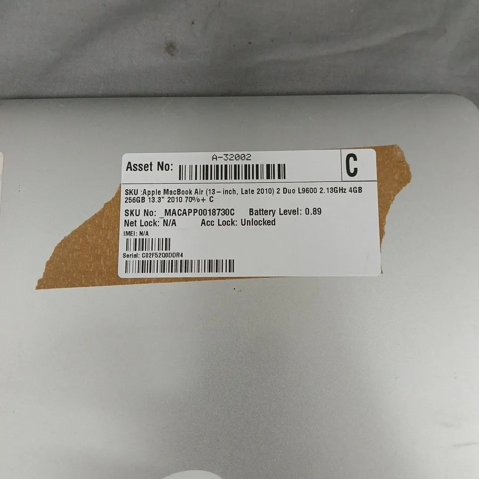 APPLE MACBOOK AIR 13-INCH (LATE 2010) – 256GB SSD, 4GB RAM. DOES NOT POWER ON
