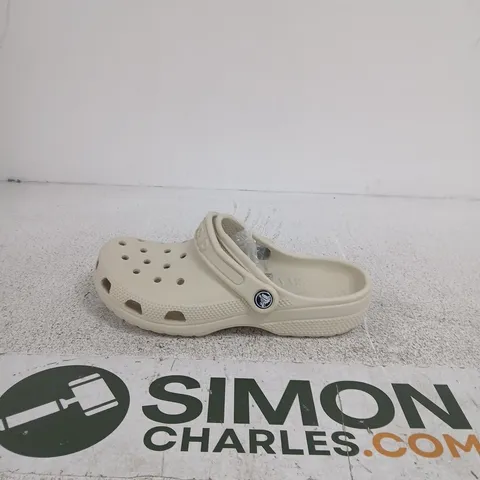 CROCS CLASSIC BAE CLOG – CREAM – UK 7 (EU 39-40)