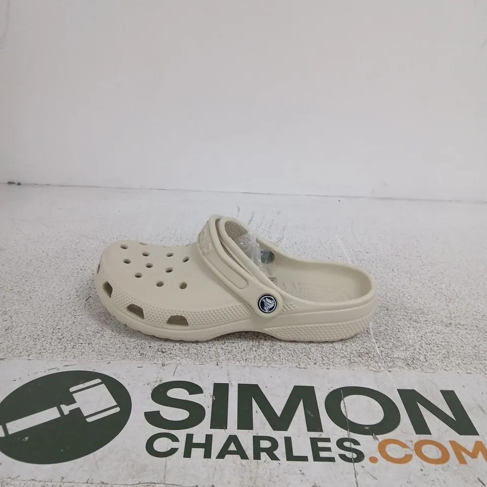 CROCS CLASSIC BAE CLOG – CREAM – UK 7 (EU 39-40)