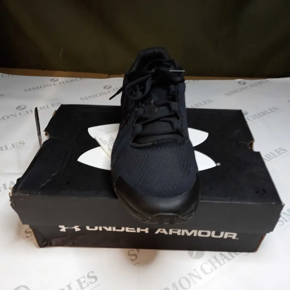 BOXED UNDER ARMOUR PURSUIT MENS TRAINERS SIZE 9.5