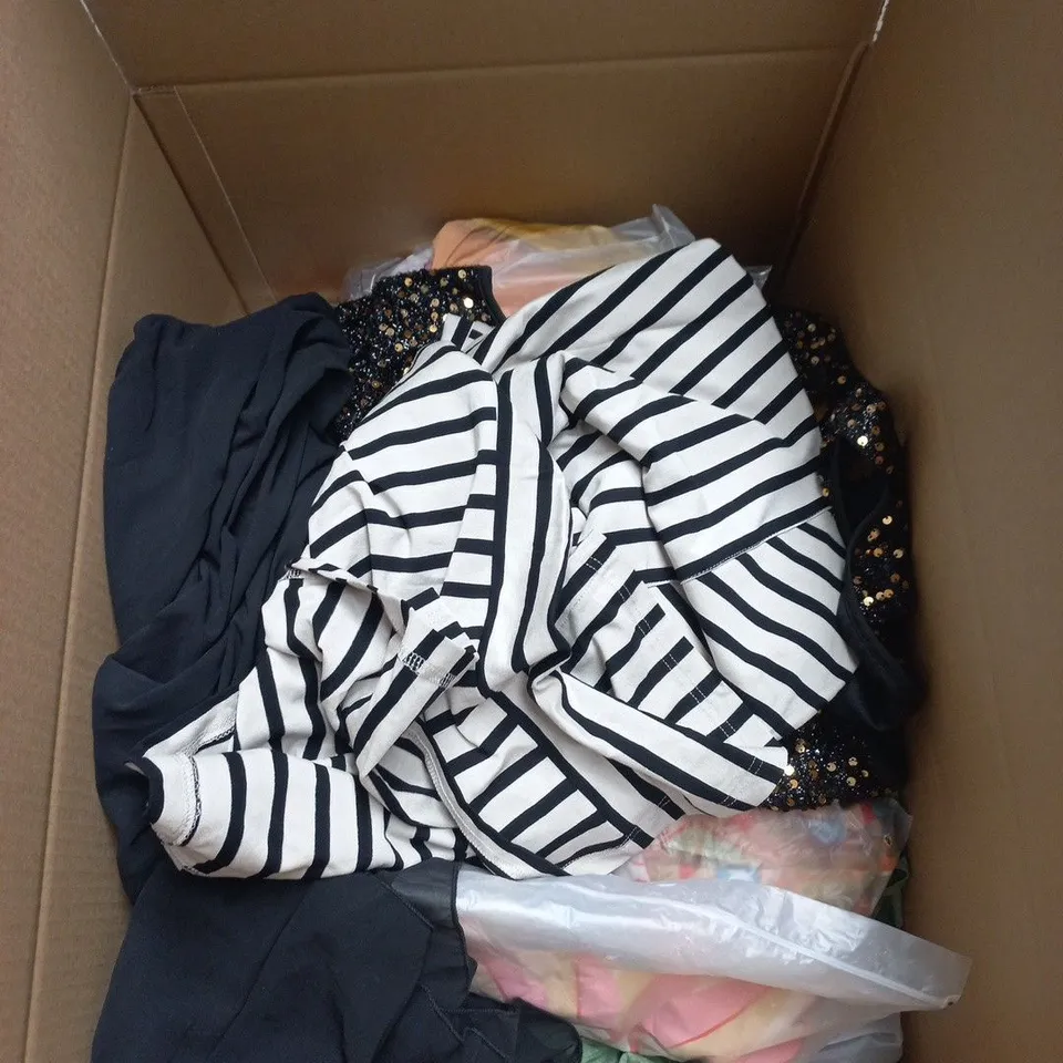 BOX OF APPROXIMATELY 35 ASSORTED CLOTHING ITEMS OF VARIOUS SIZES AND STYLES TO INCLUDE ROMAN ETC