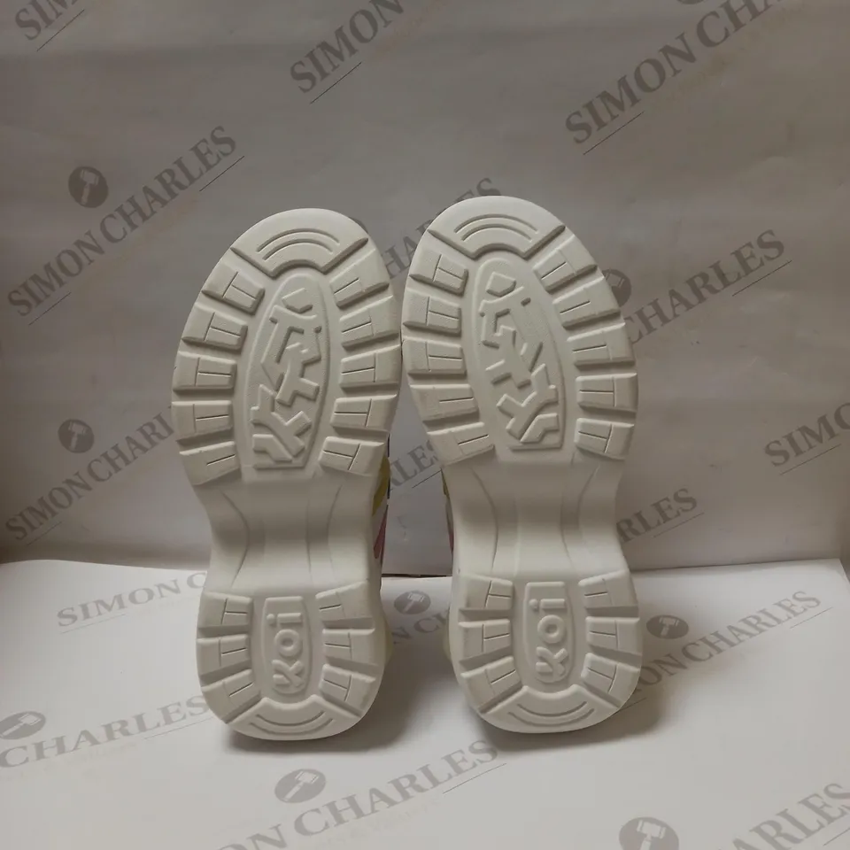 DESIGNER VOI LACE UP POPPY TRAINERS SIZE 5 