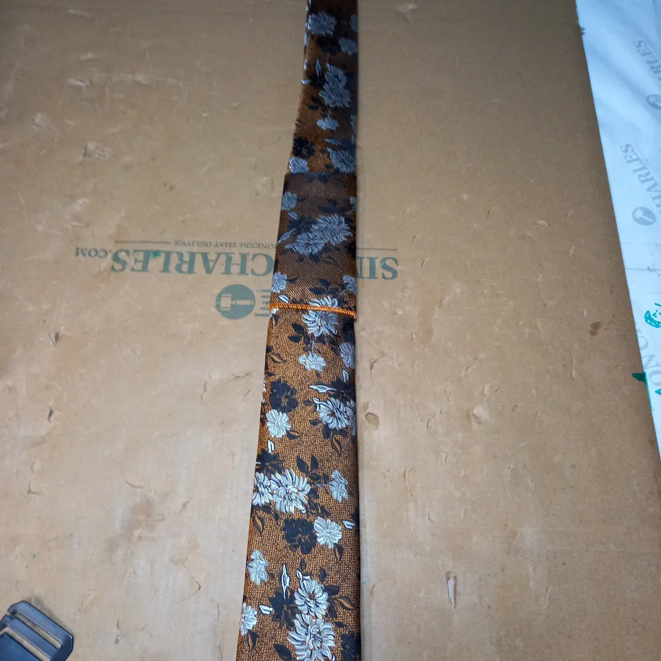 MOSES KUSHNER LOT OF 17 ORANGE/BRONZE TIE WITH WHITE AND BLACK ROSES