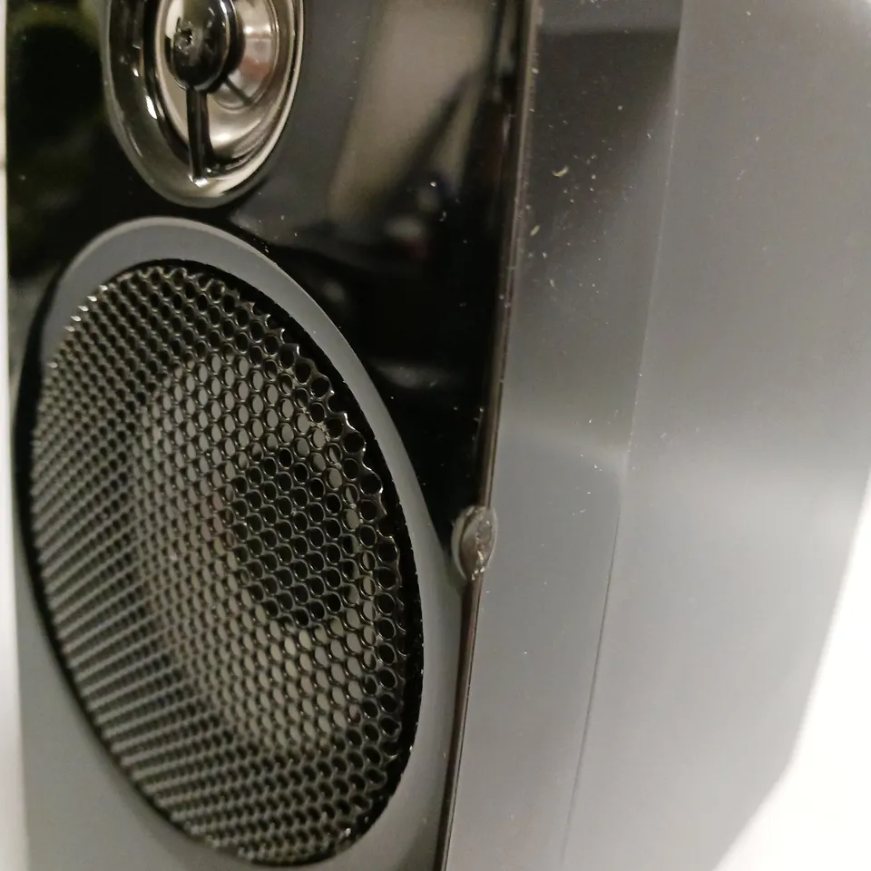 PAIR OF CREATIVE PLUG-IN SPEAKERS IN BLACK