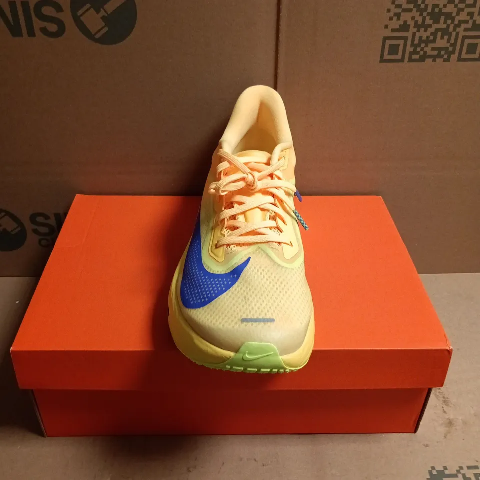 BOXED PAIR OF NIKE ZOOM FLY 6 ROAD RACING TRAINERS - 9