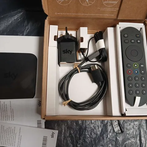SKY PUCK IP061 SET-TOP BOX WITH REMOTE & POWER ADAPTOR