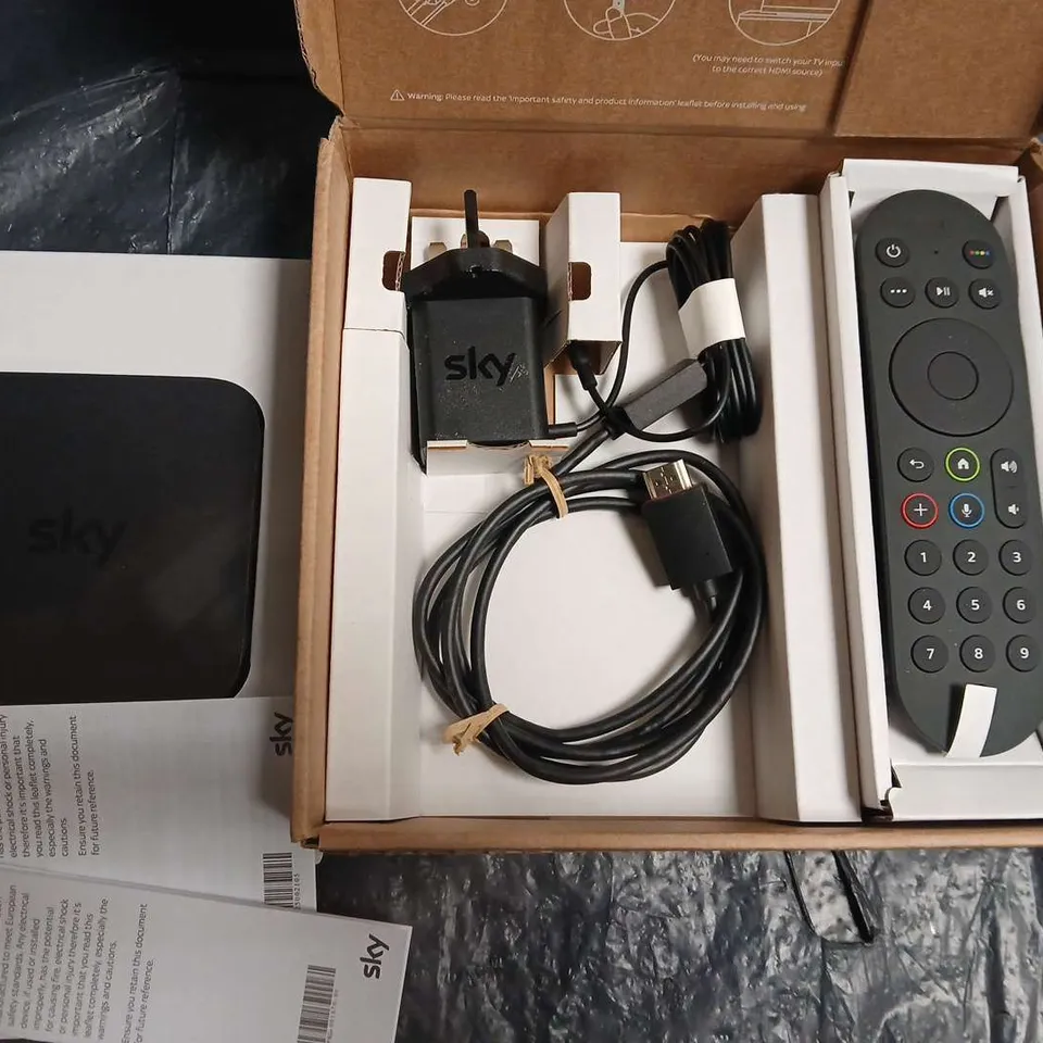 SKY PUCK IP061 SET-TOP BOX WITH REMOTE & POWER ADAPTOR