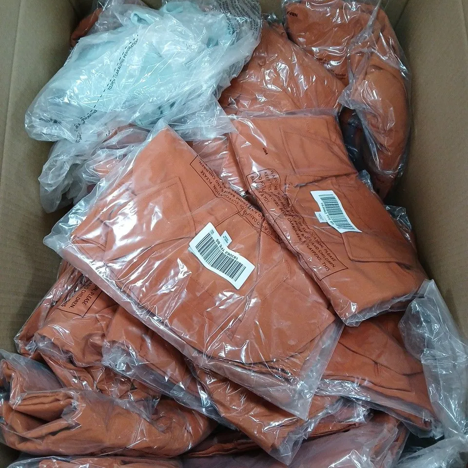 BOX OF APPROX 30 D&CO SHIRTS IN BURNT ORANGE/DUCK EGG BLUE SIZE M