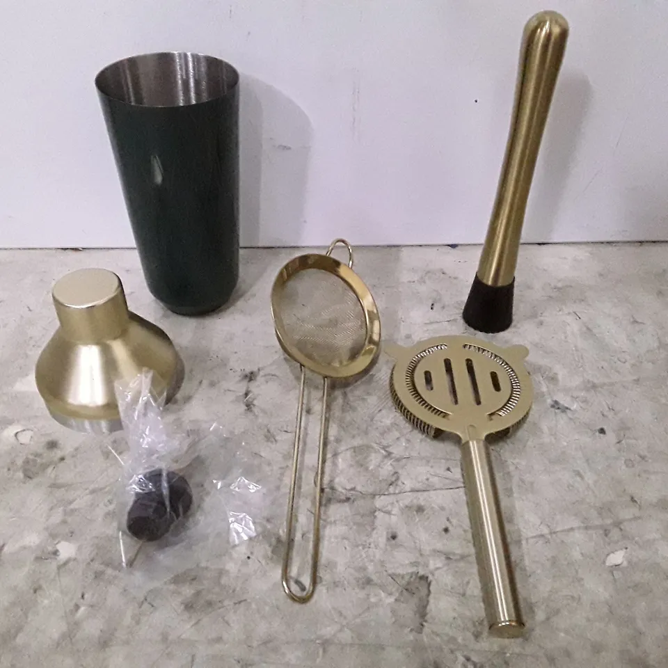 BOXED 9 PIECE BAR TOOL SET (PARTS MISSING)