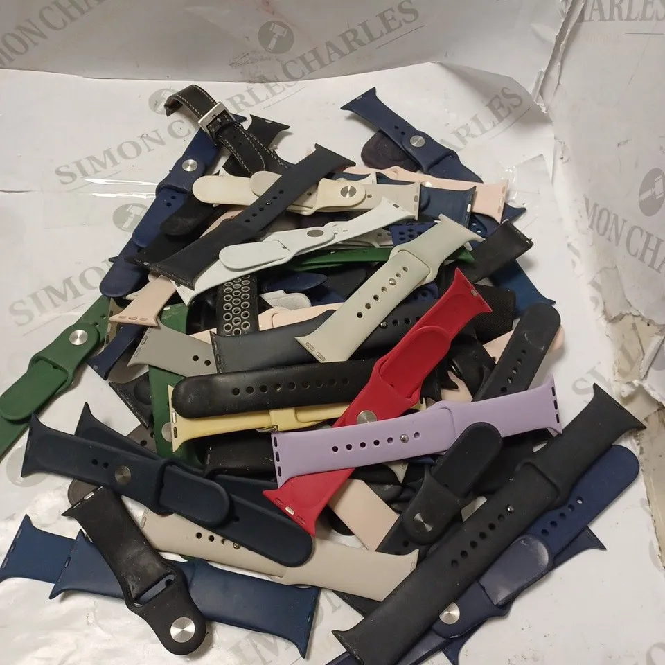 APPROXIMATELY 30 ASSORTED LOOSE SMART WATCH STRAPS IN VARIOUS DESIGNS & SIZES	