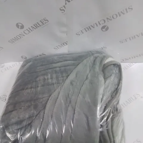 BOXED COZEE HOME OVERSIZED HEATED WRAP IN SILVER / GREY